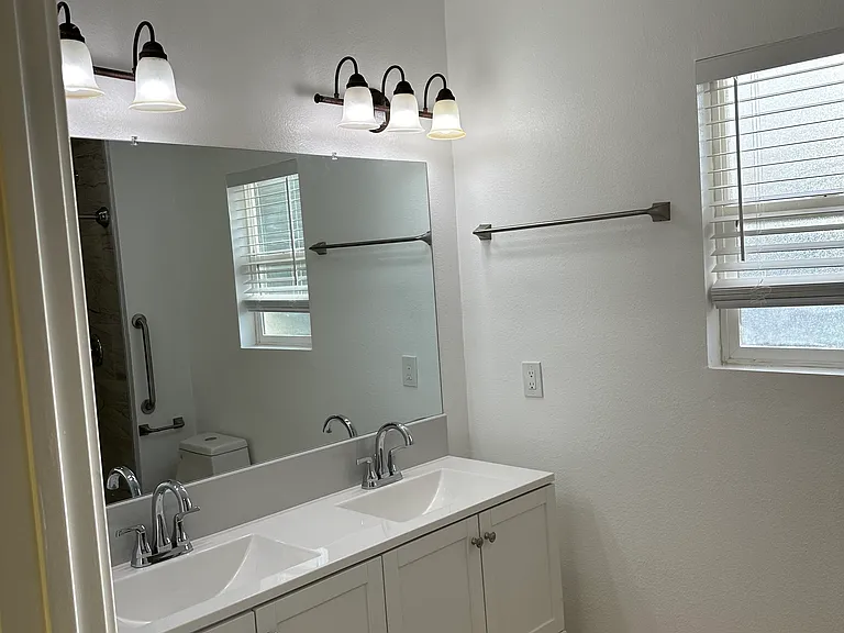 6052 Brooklyn Ave — Photo 11