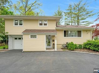 11 Meadow St, Demarest, NJ 07627