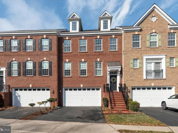 20209 Center Brook Sq, Sterling, VA 20165