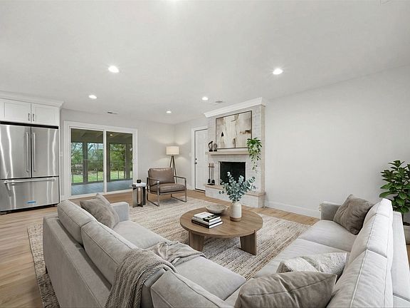 3rd image of 7925 William Dr