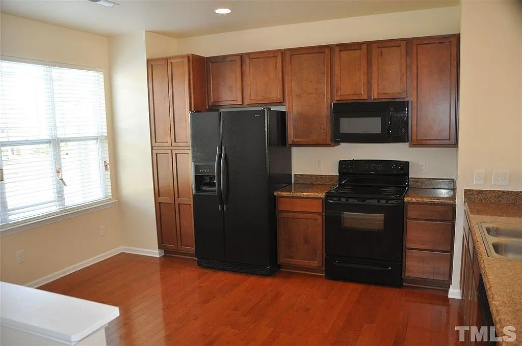 Building Photo - 826 Carpenter Glenn Dr