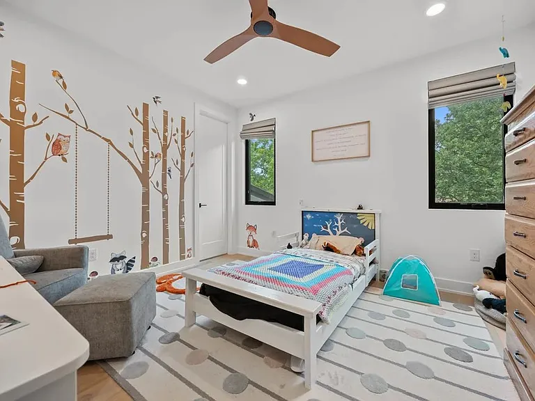1204 Brentwood St — Photo 32
