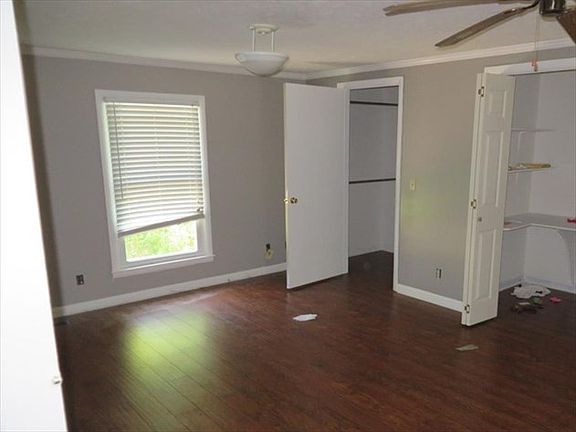 2nd image of 2711 Lake Valley Dr