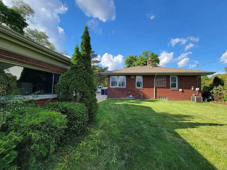 26265 W Six Mile Rd — Photo 8