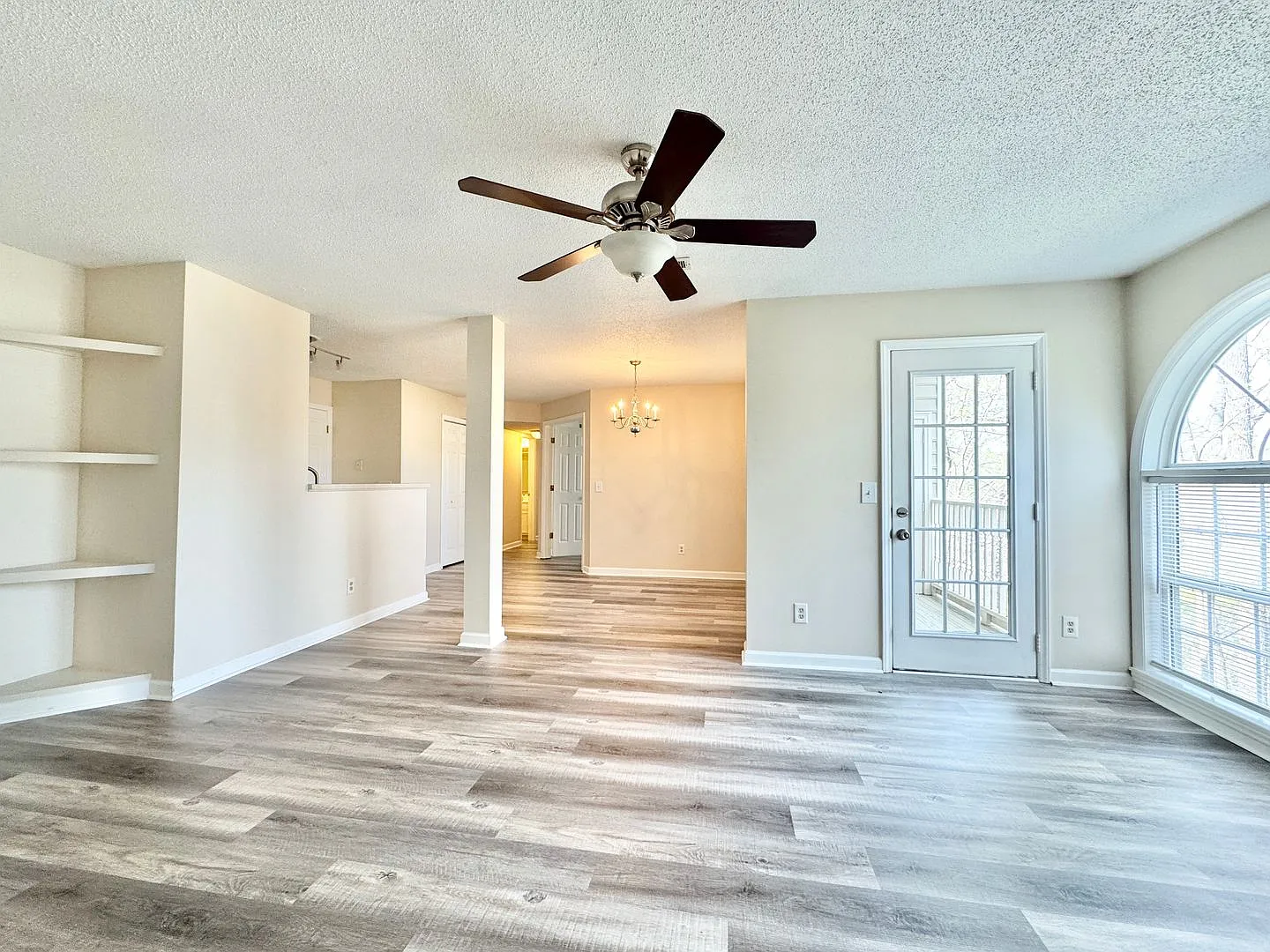 Immaculate 2 BR condo convenient to loop and I-40 — Photo 4