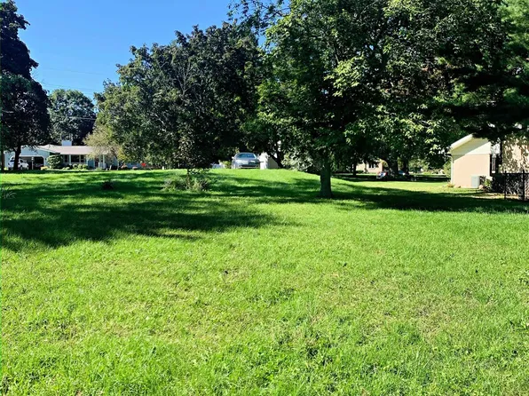 8520 Apple Blossom Ln, Flushing, MI 48433