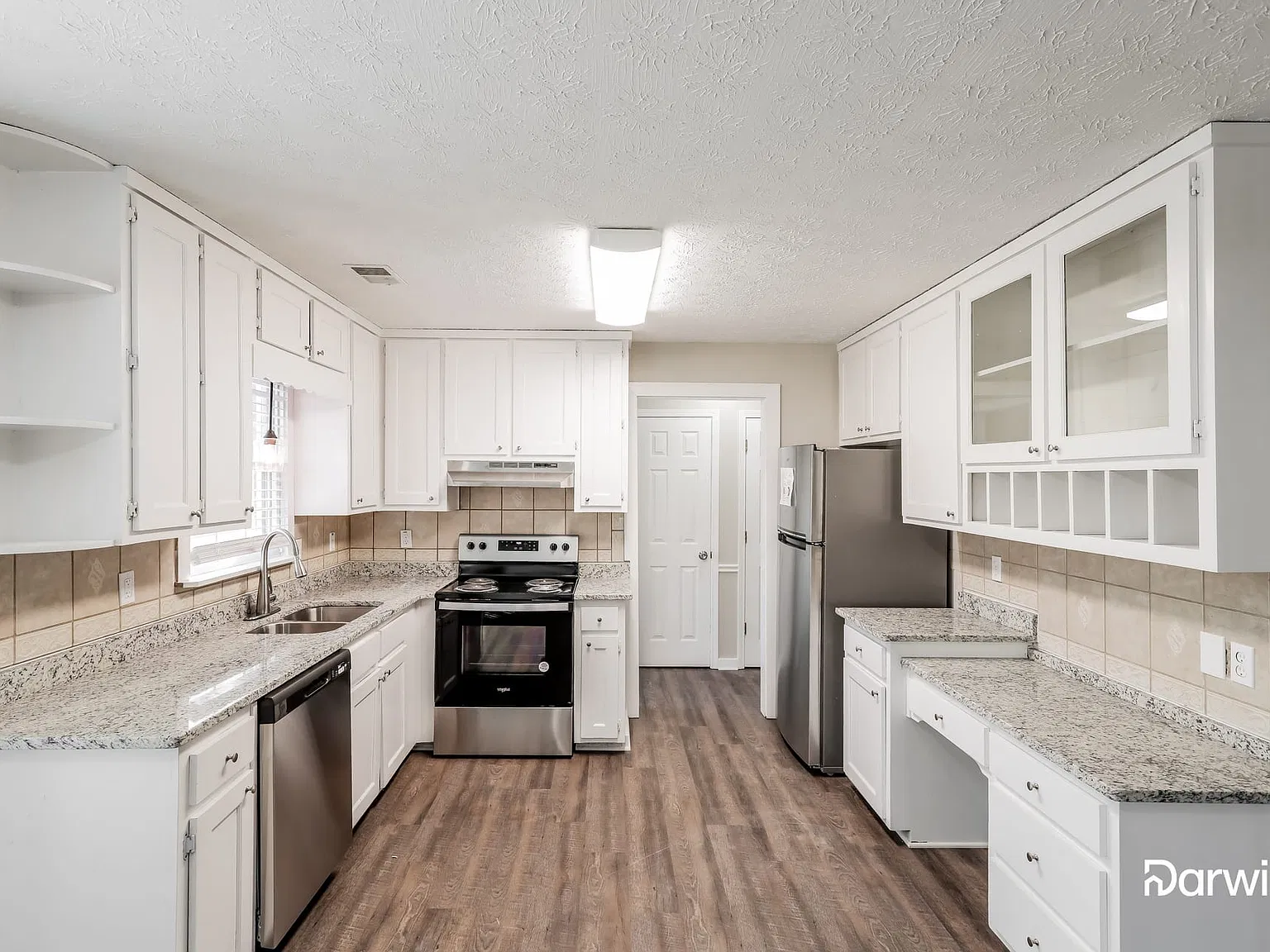 4 bed, 2.0 bath, 2864 sqft, $2,125 — Photo 2