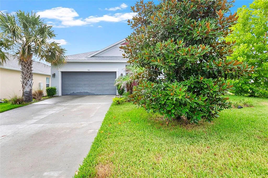 4 bed, 3.0 bath, 2400 sqft, $2,895 — Photo 2