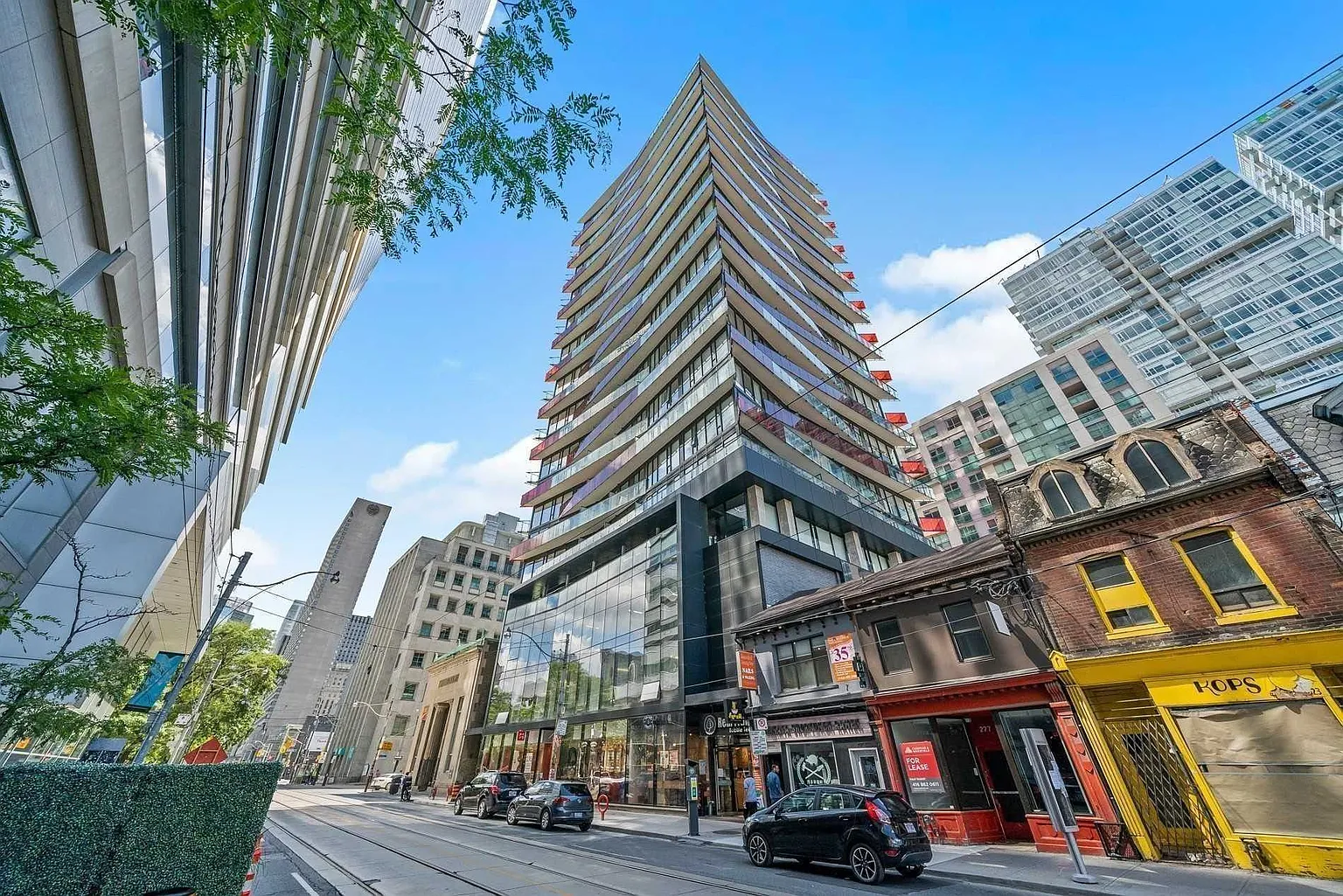 215 Queen St W #215 photo 1