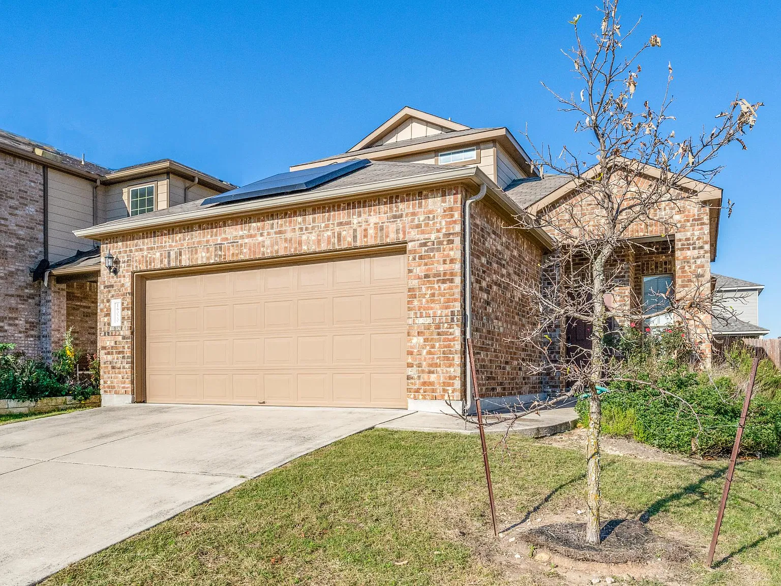 3 bed, 2.5 bath, 1819 sqft, $2,395 — Photo 1