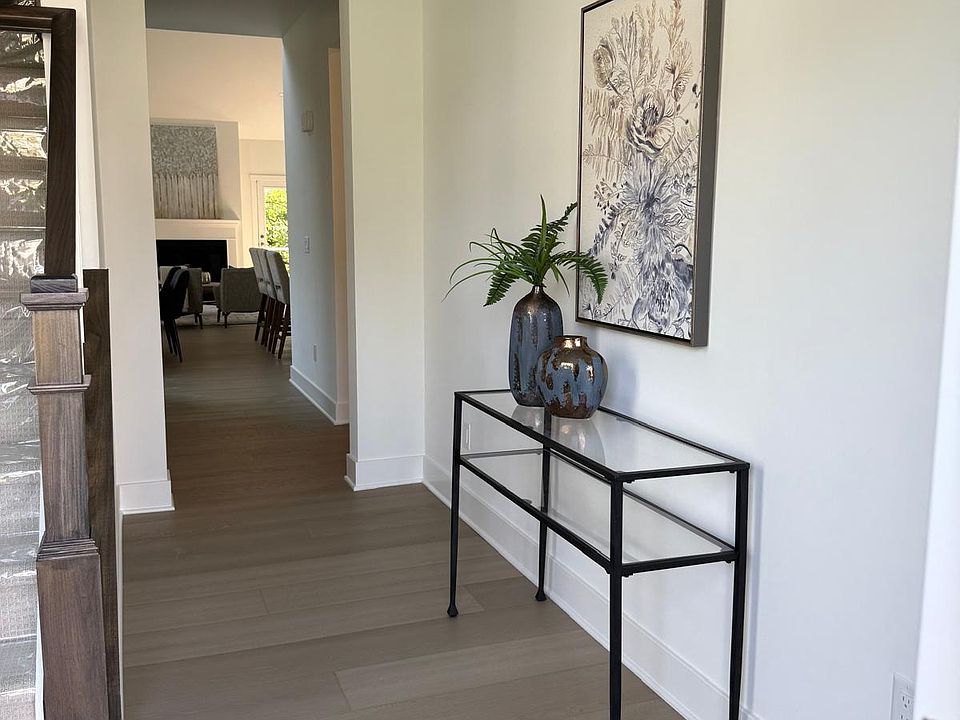 Long Foyer provides depth