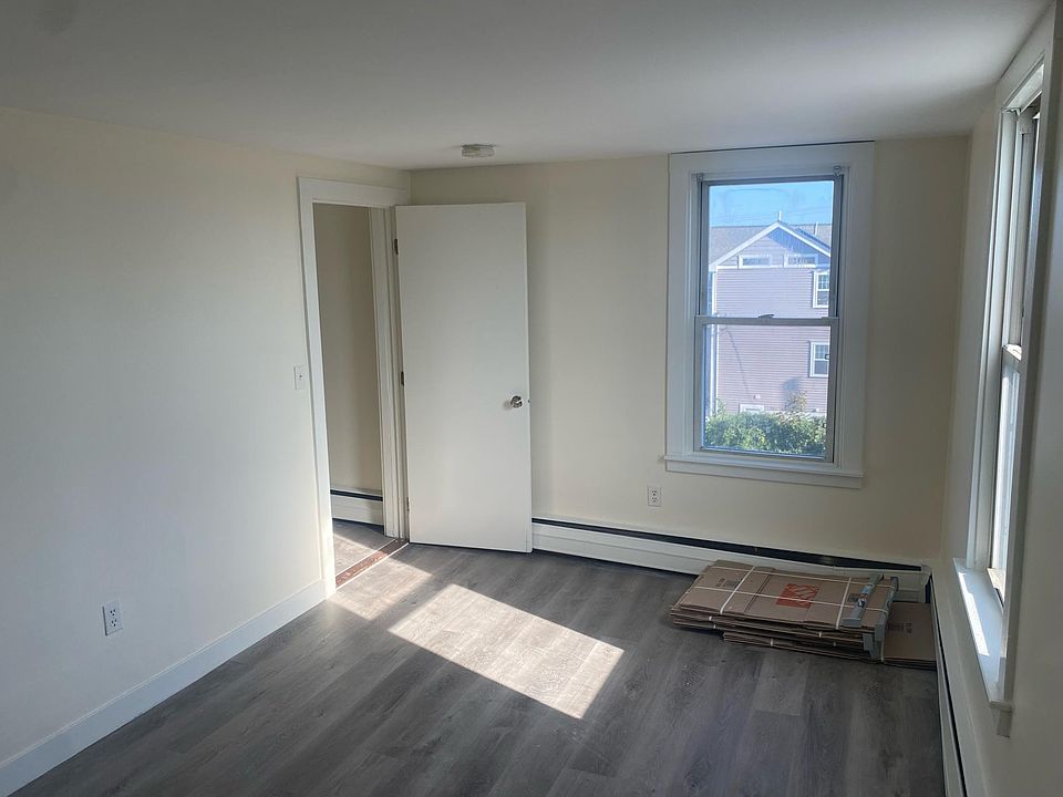 1st image of 54 Longwood Ave #33