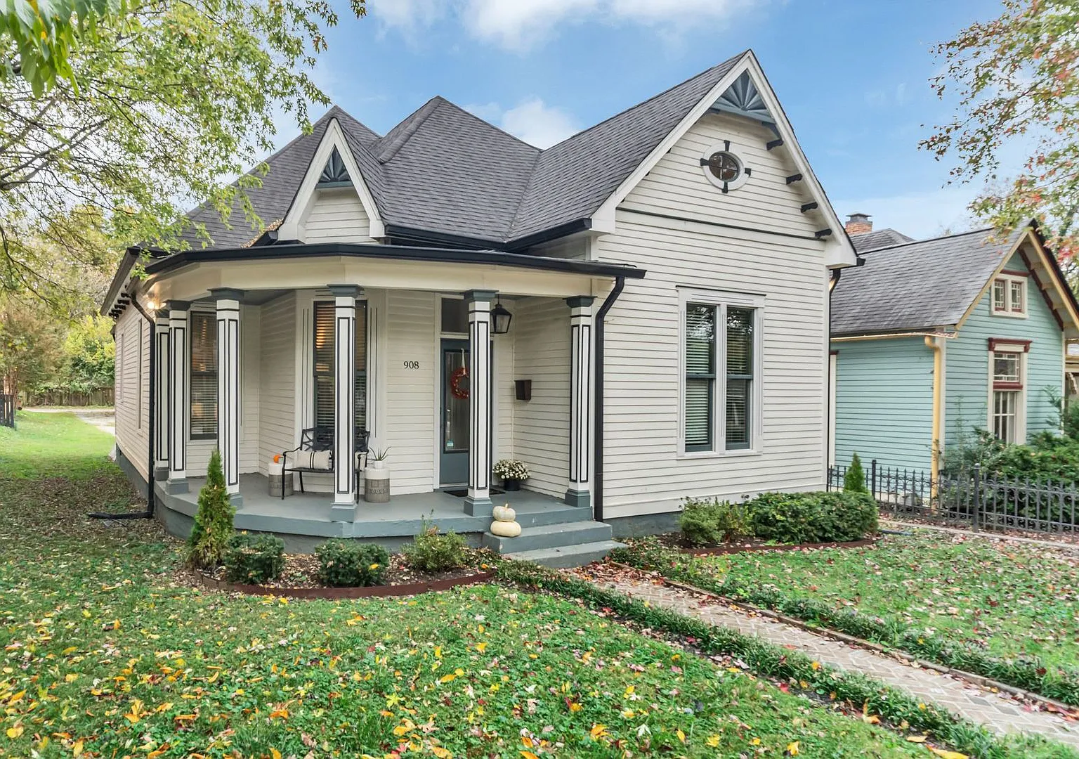 Available September 1st. Beautifully Restored And Fully Furnished Professionally Decorated East N... — Photo 3