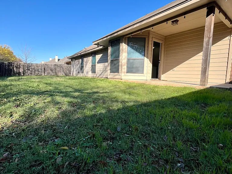 330 Jade Ln — Photo 23