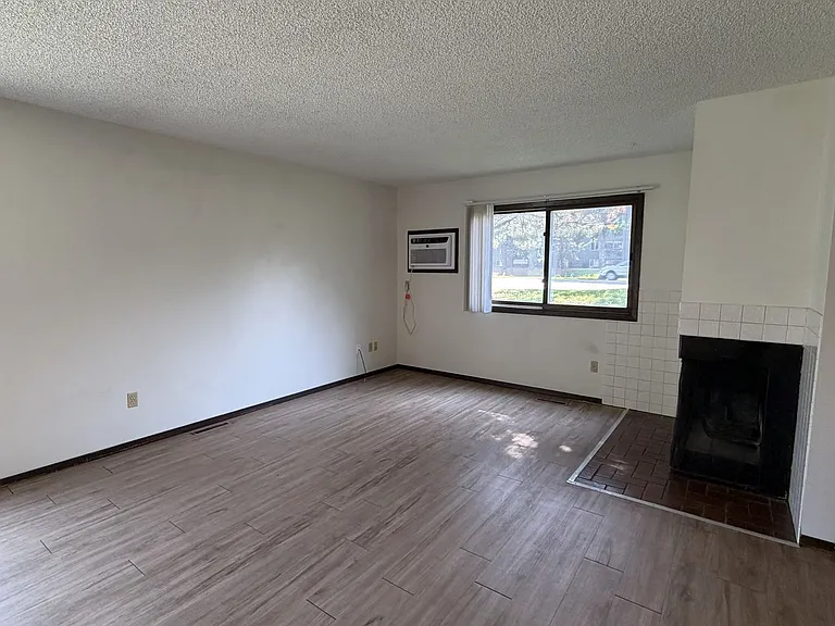 1031 Davidson Dr — Photo 4