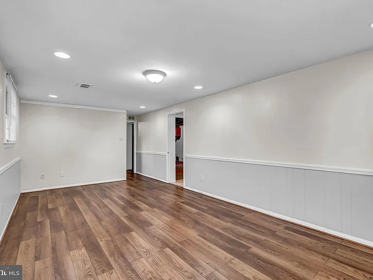 14715 Lock Dr — Photo 29