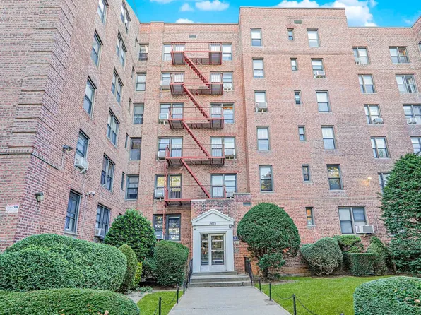 2675 East 7th Street image 2 of 28