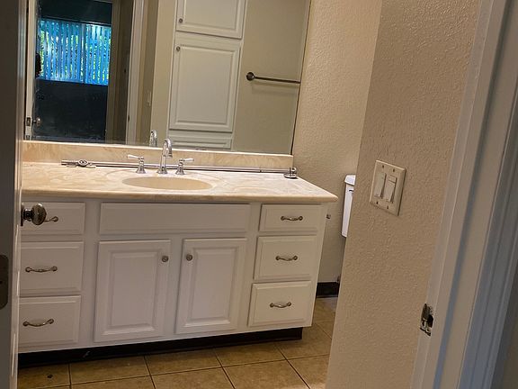 3rd image of 1661 Bayview Heights Dr Unit 6