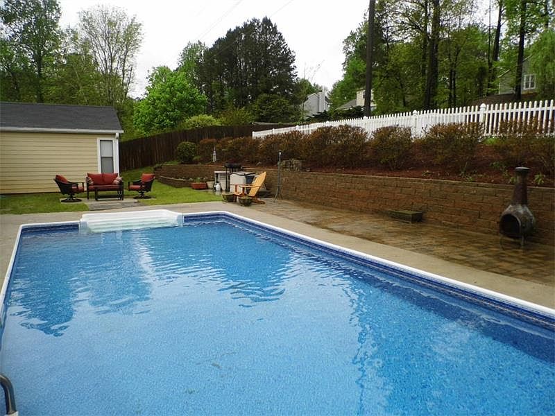 1st image of 327 Knollwood Ln