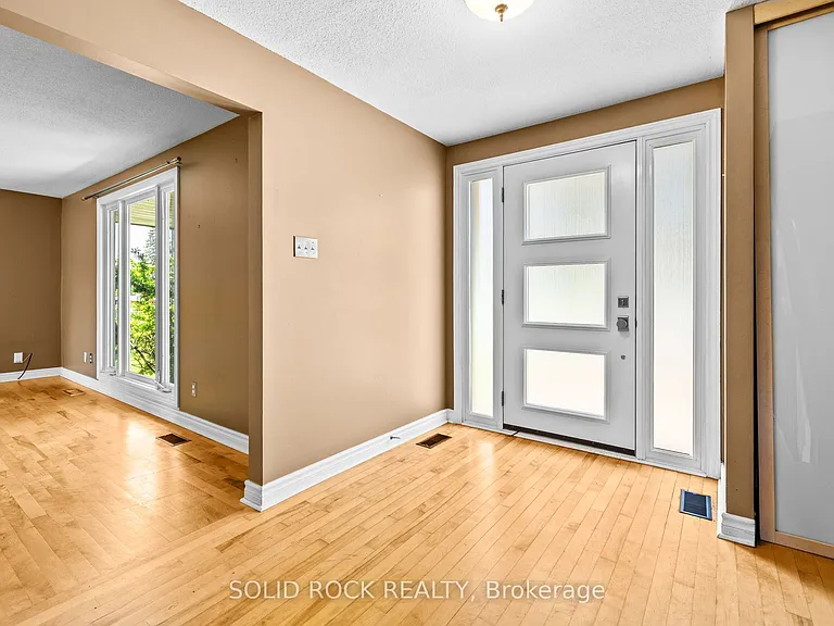 1631 Charbonneau St — Photo 4