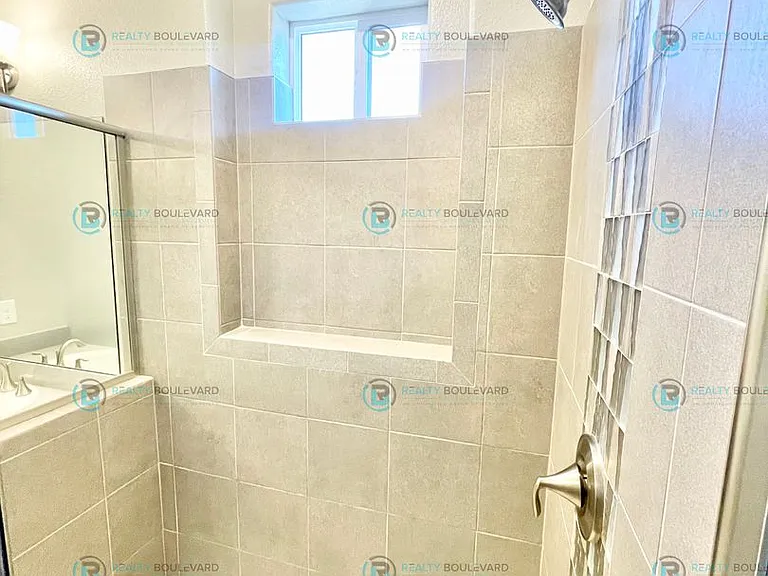 1815 Dark Horse Rd #B — Photo 25