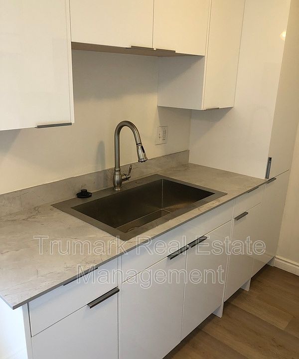 1st image of 1005 E Garfield Ave APT 7