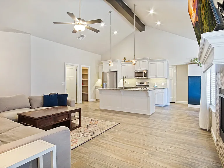 10004 Glover River Dr — Photo 2