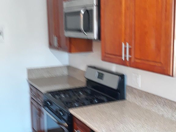 KITCHEN STOVE AND MICROWAVE