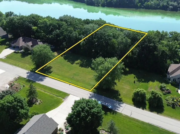 River Forest Dr #8, Kaukauna, WI 54130