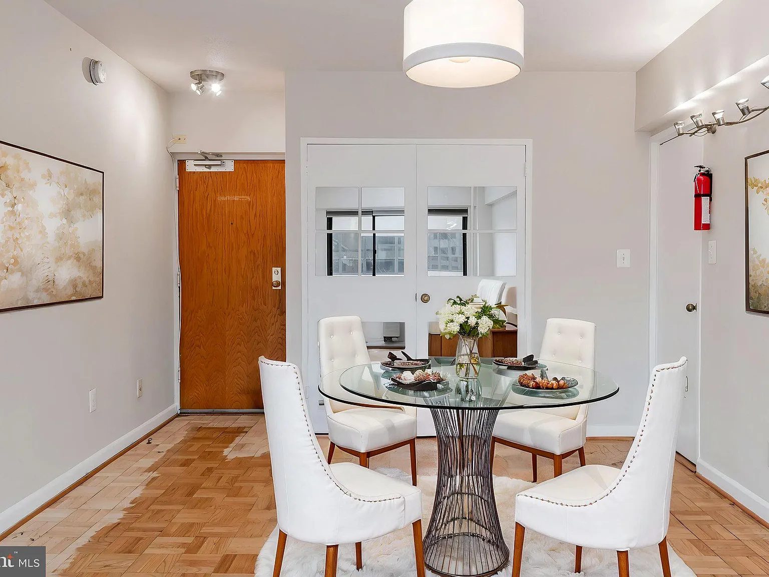The President Condominium — Photo 4