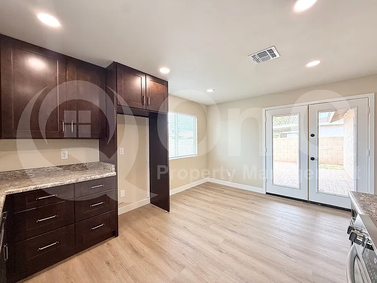 1266 W Mendoza Ave — Photo 9
