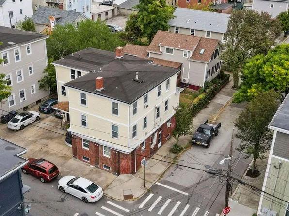 56 Courtland St, Providence, RI 02909