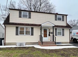 1 River Edge Rd #1, Bergenfield, NJ 07621