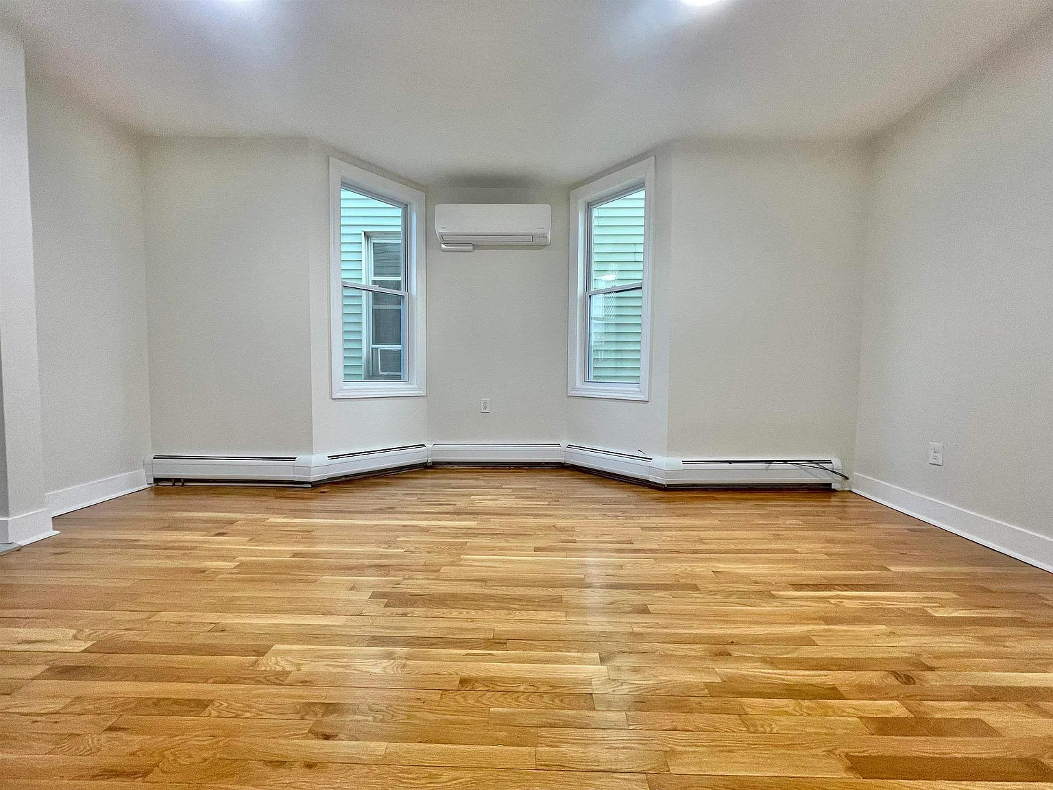 2 bed, 1.0 bath, $2,600 — Photo 2