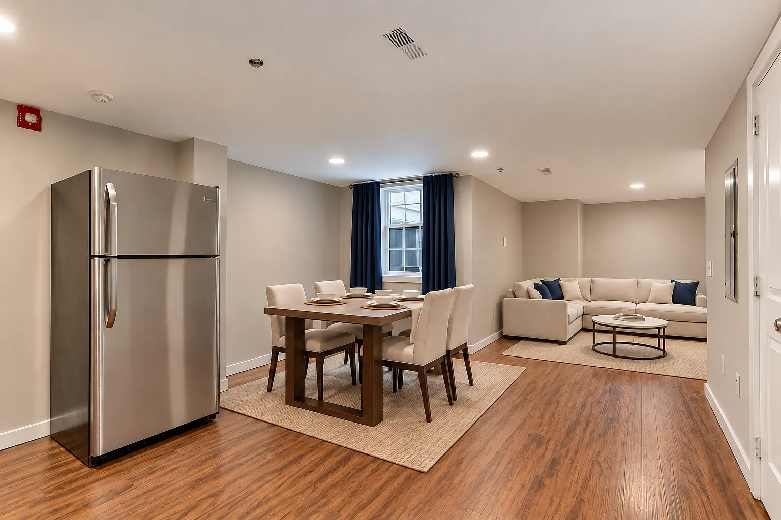 3 bed, 1050 sqft, $1,645 — Photo 3