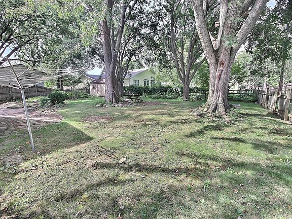 3rd image of 4715 Beechcrest Dr
