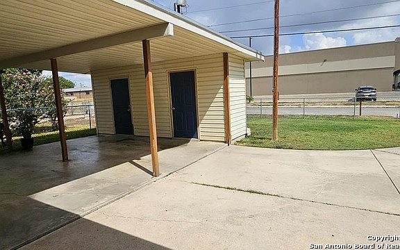 5th image of 820 Durr Rd