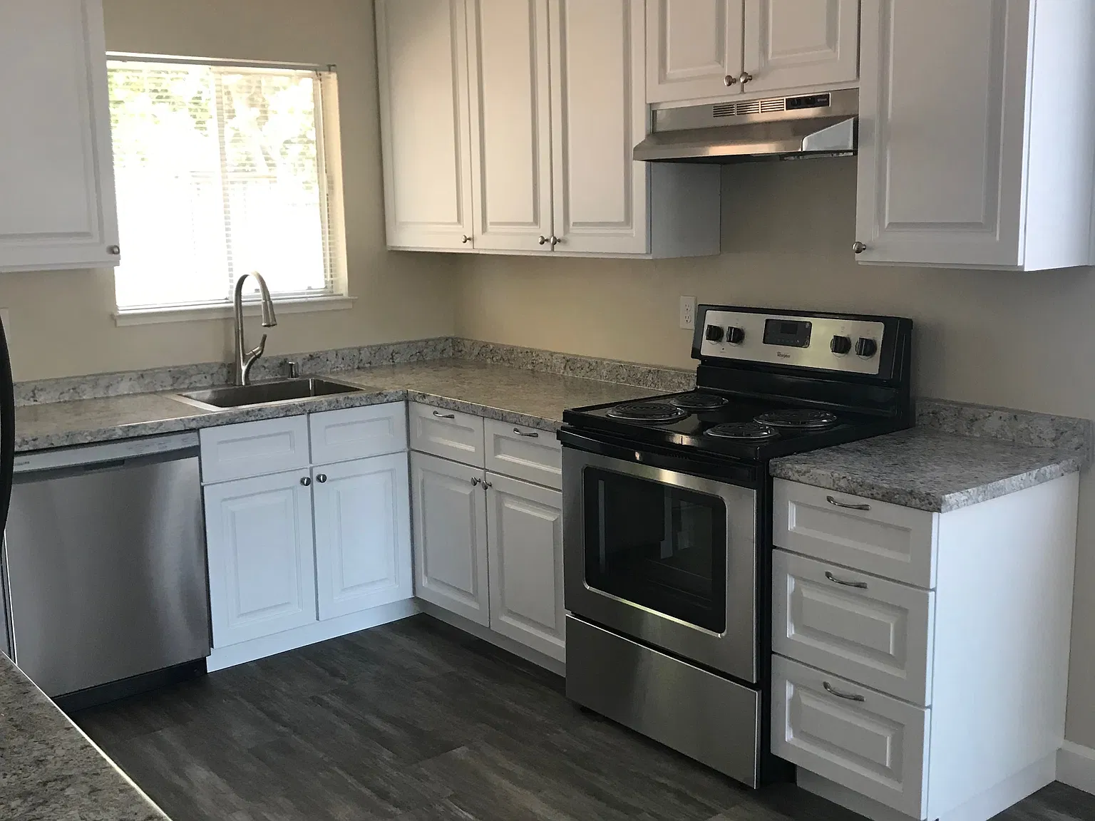 2 bed, 950 sqft, $3,700 — Photo 2