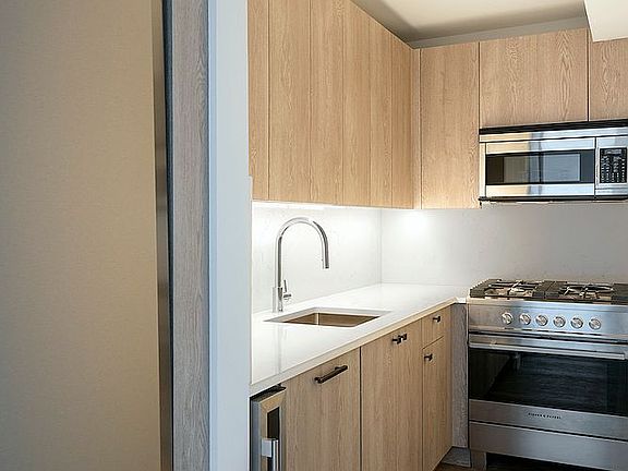 5th image of 220 E 72nd St APT 27D
