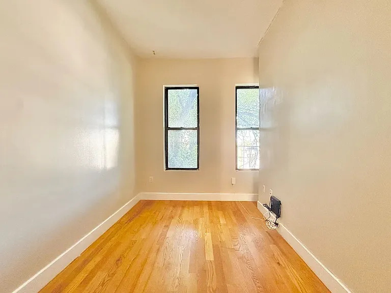 323 Melrose St #2L — Photo 5