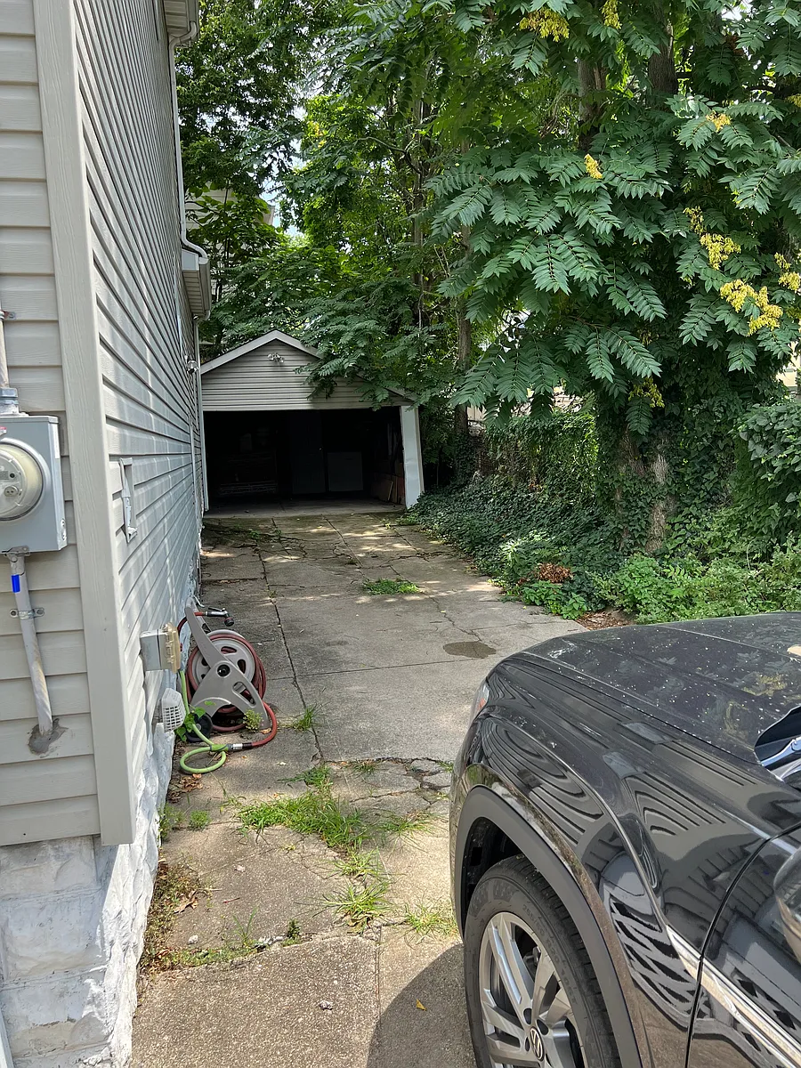 Building Photo - 2848 Linwood Ave