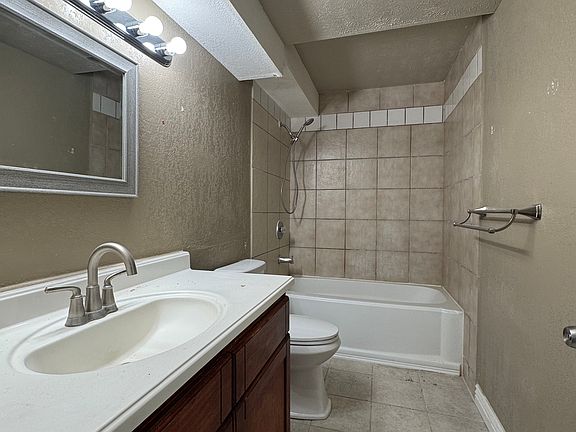 4th image of 5709 W Saybrook Ln