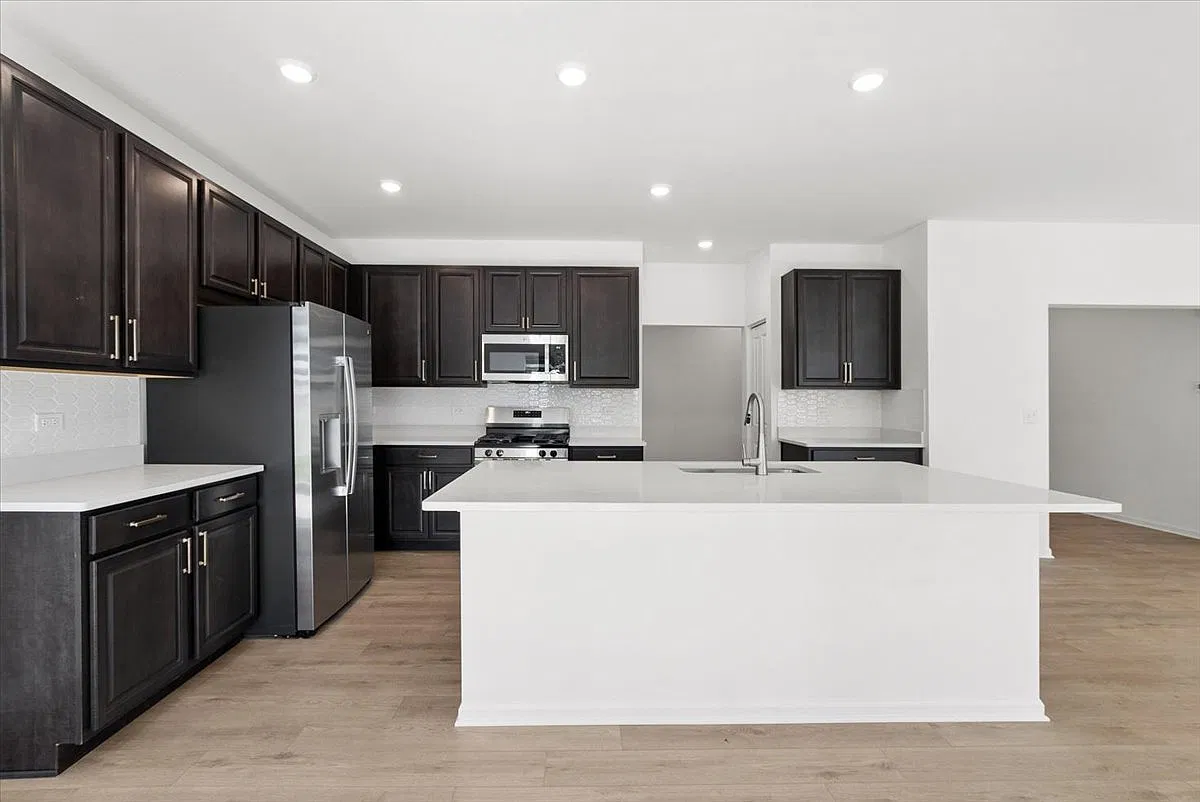 3 bed, 1965 sqft, $3,400 — Photo 3