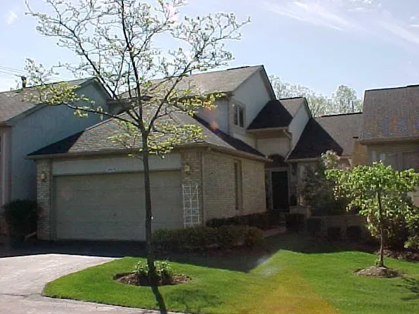 29476 Cove Creek Ln #27, Farmington, MI 48334