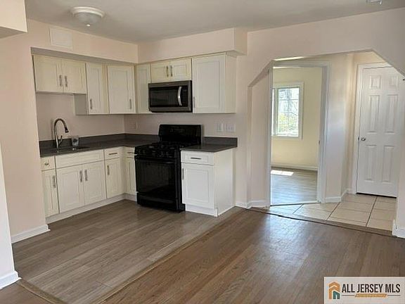 4th image of 329 Leon Ave