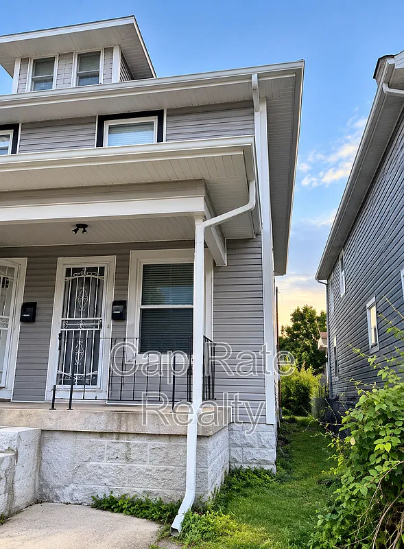 Hilltop — Photo 2