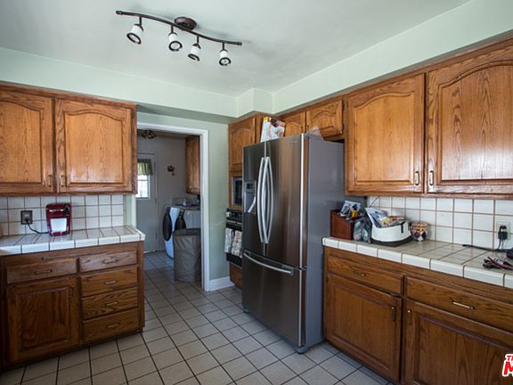4th image of 9942 Terhune Ave