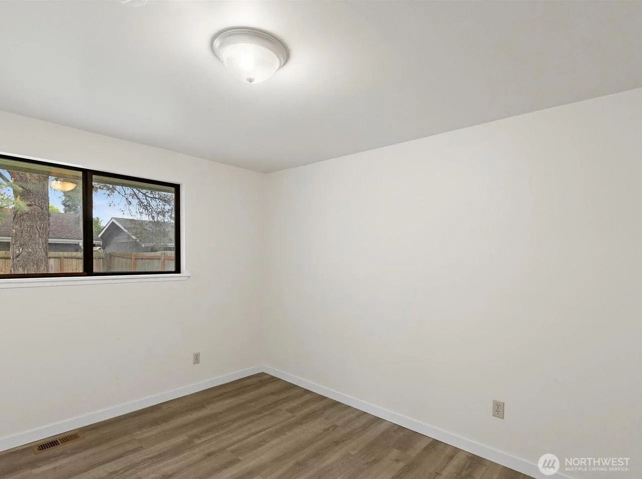 735 F St NE — Photo 1