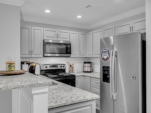 5th image of 490 Barnett Shoals Rd