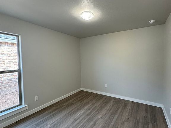 5th image of 6510 Lewisville Ln